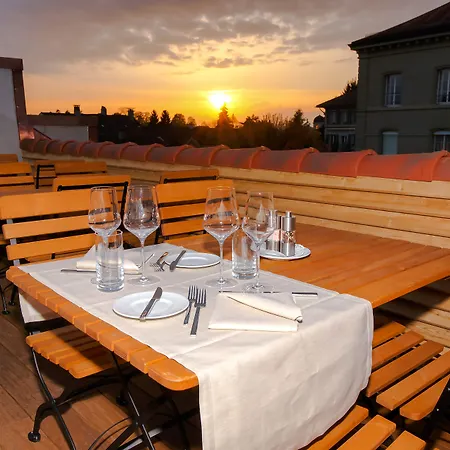 Boutique - Restaurant Orchidee ブルクドルフ